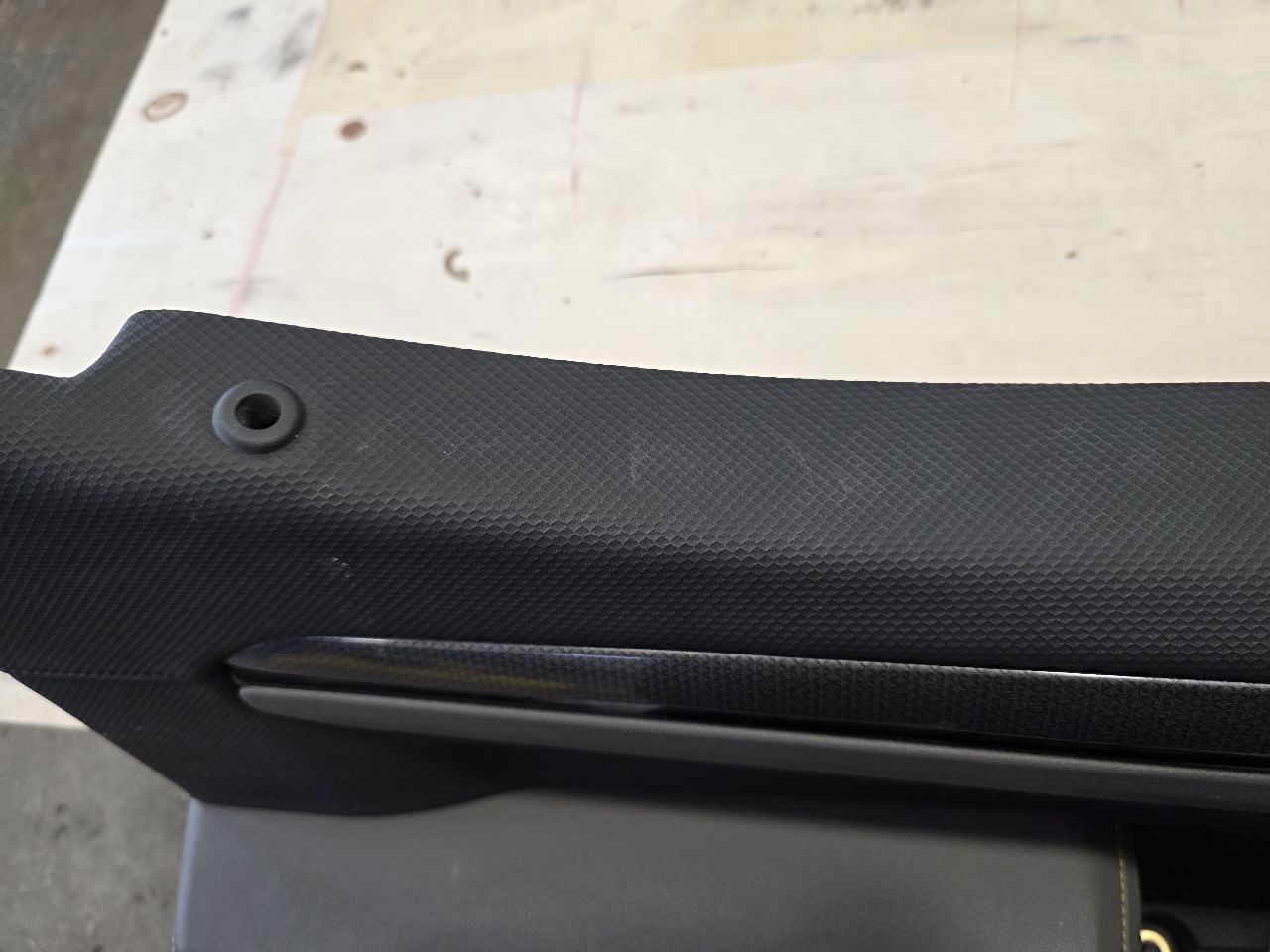 2024 SILVRDO15 ZR2 LH REAR CREW CAB DOOR PANEL TRIM 31806 - image 9