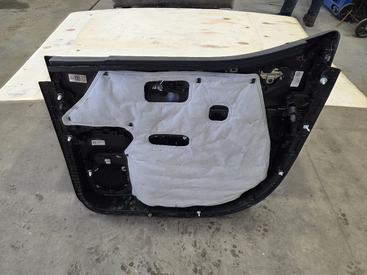 2024 SILVRDO15 ZR2 LH REAR CREW CAB DOOR PANEL TRIM 31806 - image 11