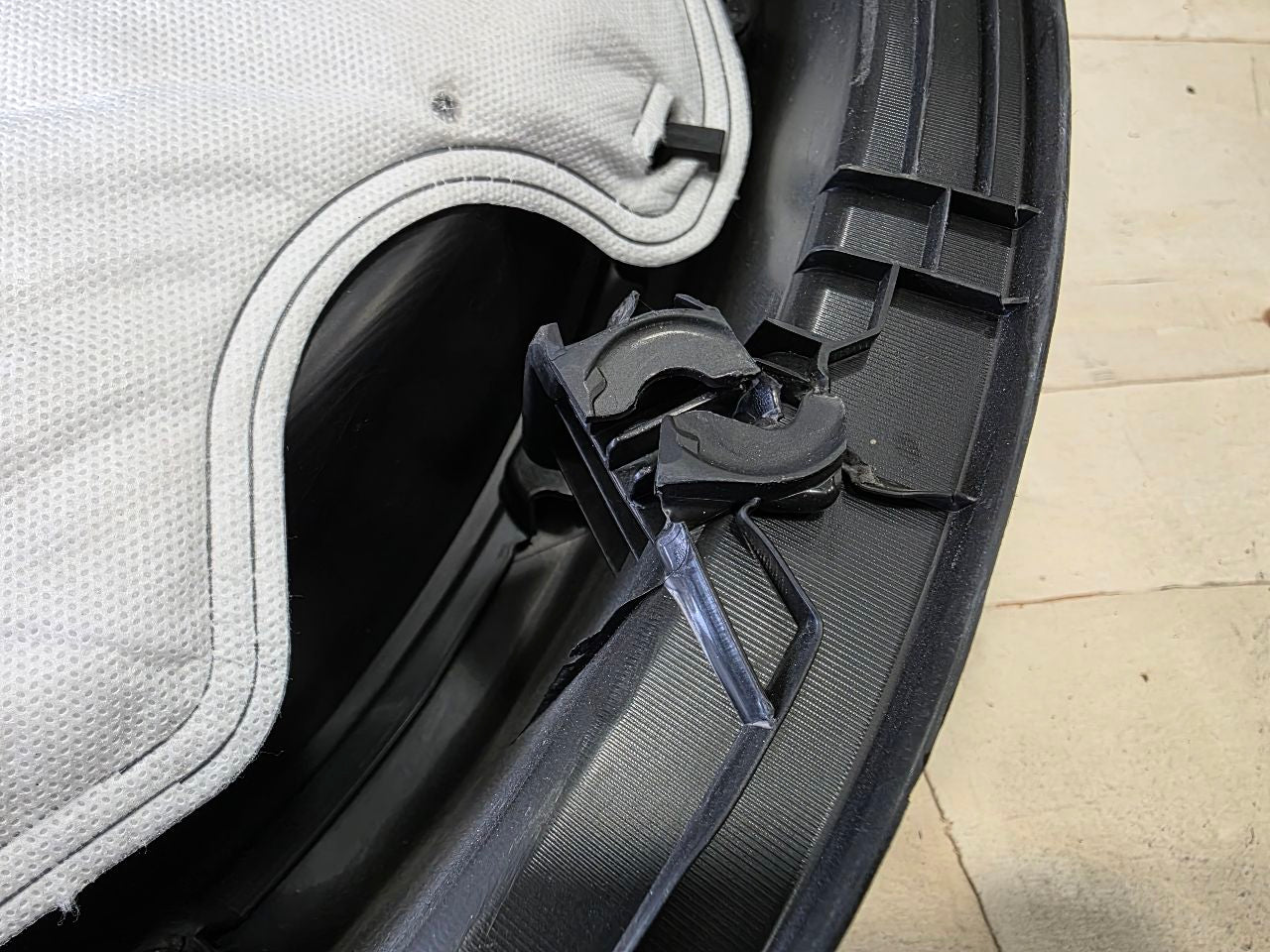 2024 SILVRDO15 ZR2 LH REAR CREW CAB DOOR PANEL TRIM 31806 - image 13