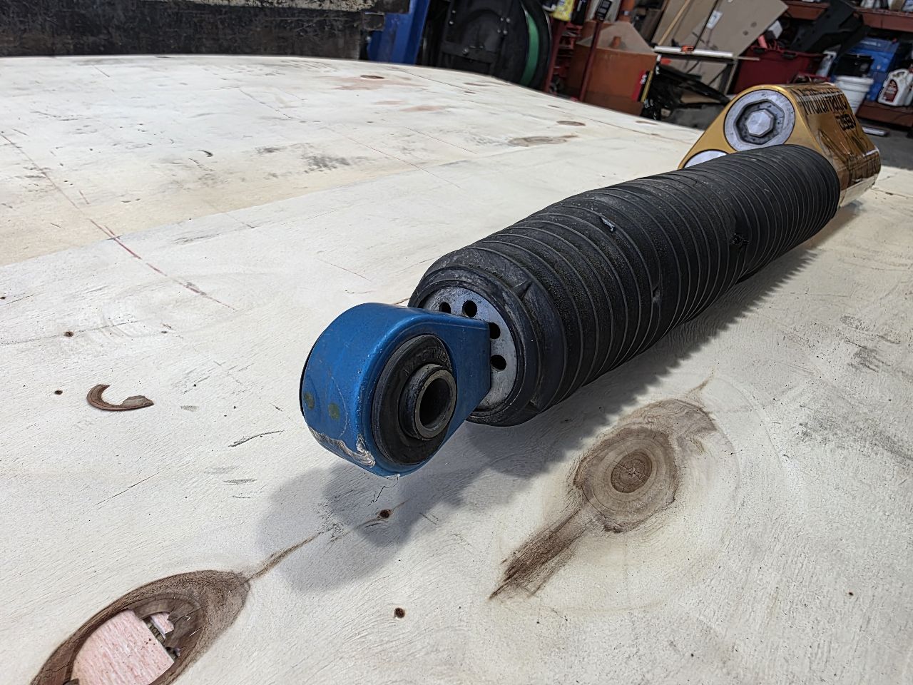 2024 SILVRDO15 ZR2 AT4X RH REAR DSSV SHOCK 85638606 31808 - image 8