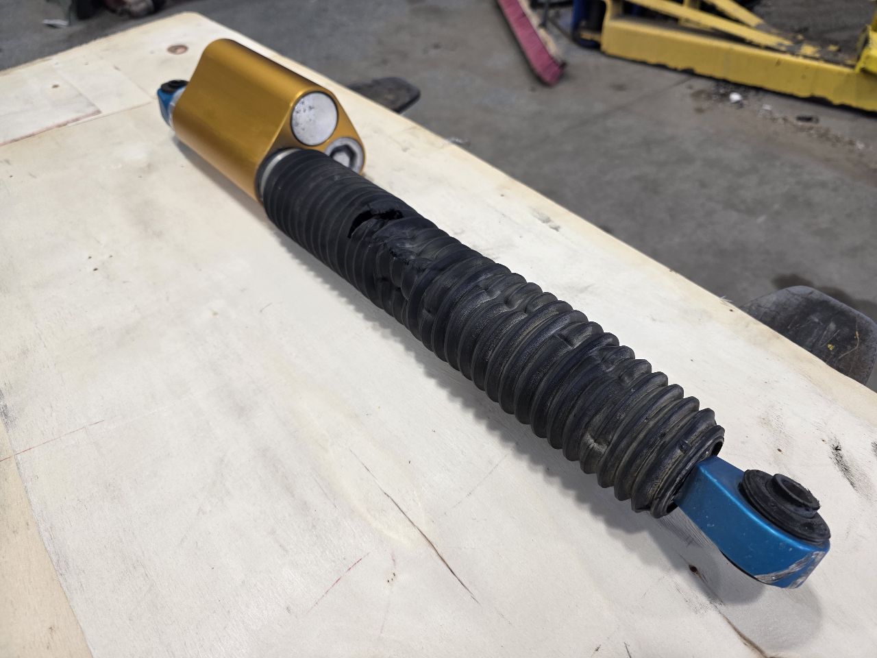 2024 SILVRDO15 ZR2 AT4X RH REAR DSSV SHOCK 85638606 31808 - image 10