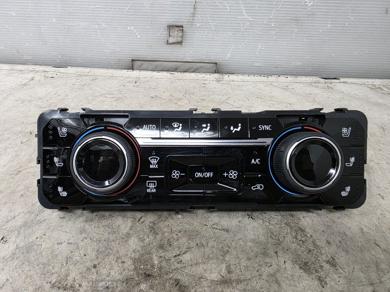 2024 SILVRDO15 CLIMATE HEAT AC CONTROLS 86544501 31819 - image 1