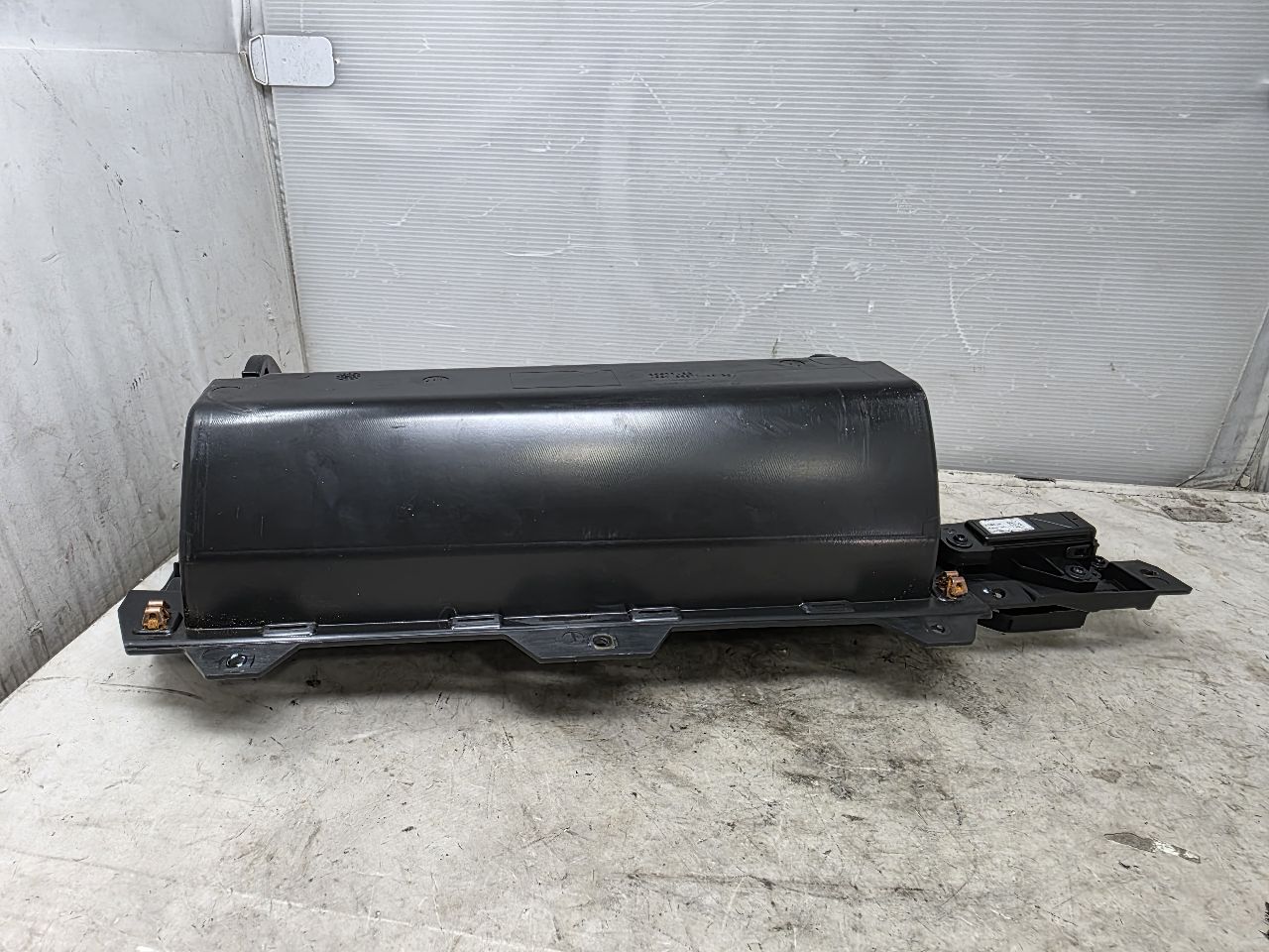 2024 SILVRDO15 ZR2 UPPER GLOVE BOX W/YELLOW STITCH 31821 - image 8
