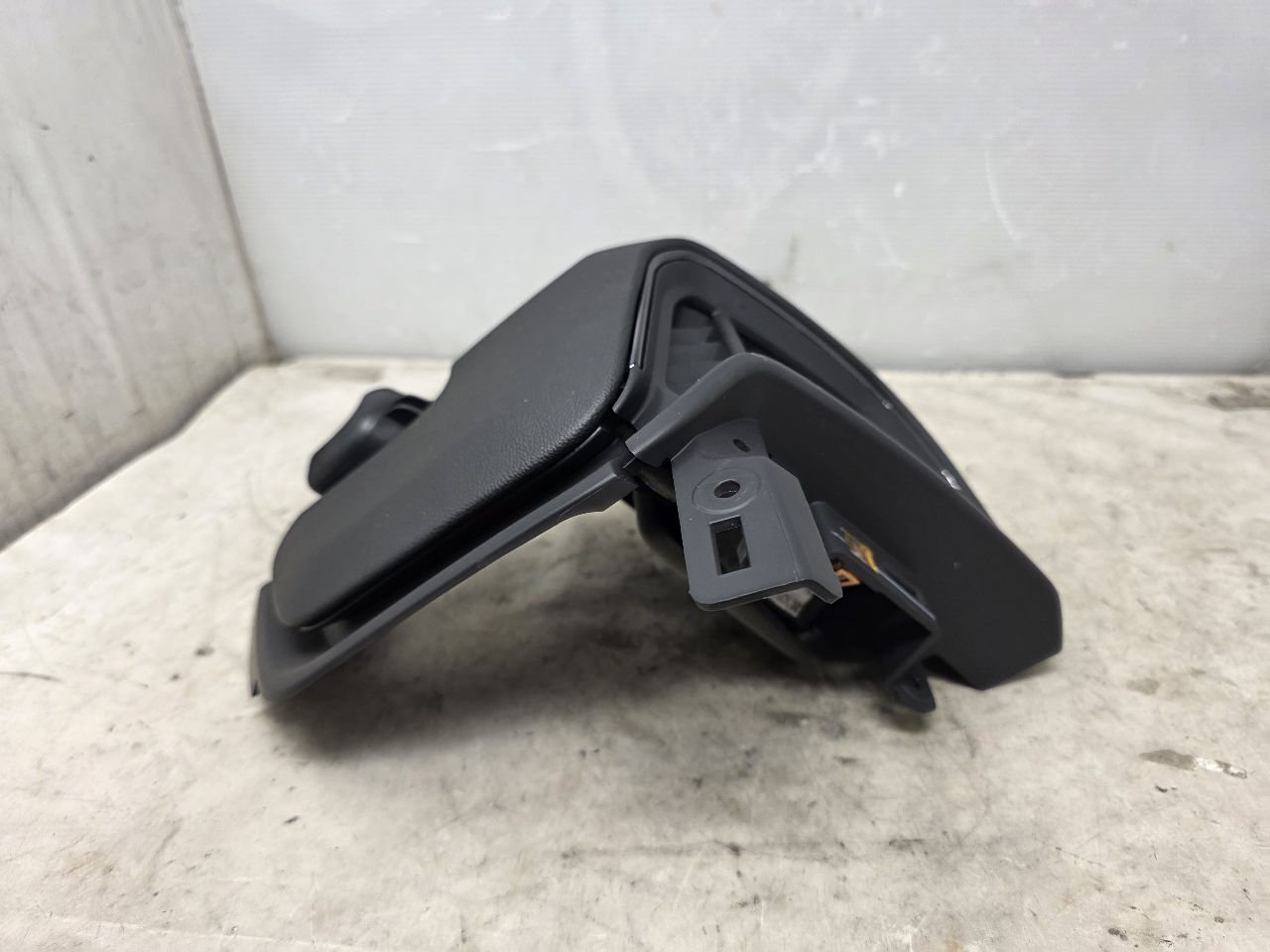 2024 SILVRDO15 RH DASH TRIM & HEATER VENT 87827214 31822 - image 4