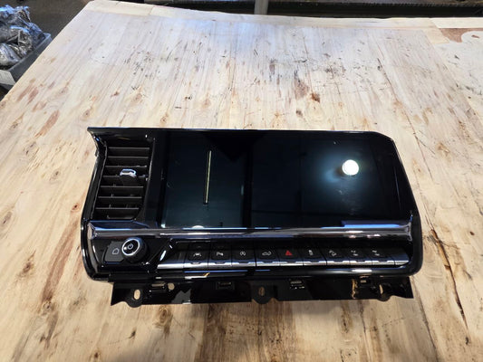 2024 SILVRDO15 13.4" RADIO TOUCHSCREEN & CONTROLS 31832 - image 1