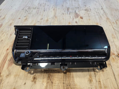 2024 SILVRDO15 13.4" RADIO TOUCHSCREEN & CONTROLS 31832 - image 3