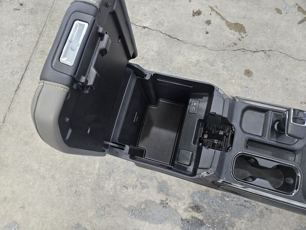 2024 SILVRDO15 ZR2 CENTER CONSOLE BLACK & GREY 31846 - image 13