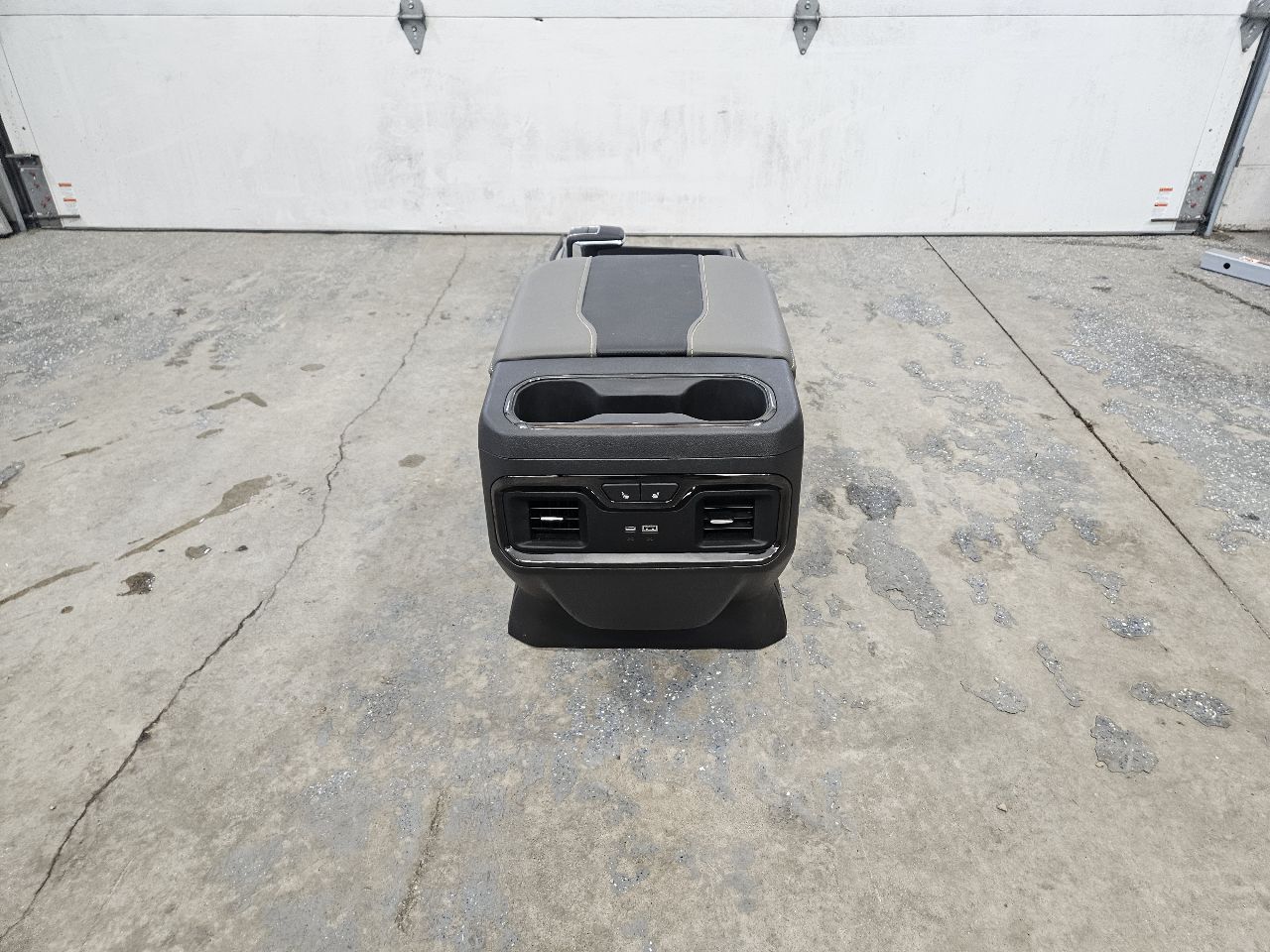 2024 SILVRDO15 ZR2 CENTER CONSOLE BLACK & GREY 31846 - image 8