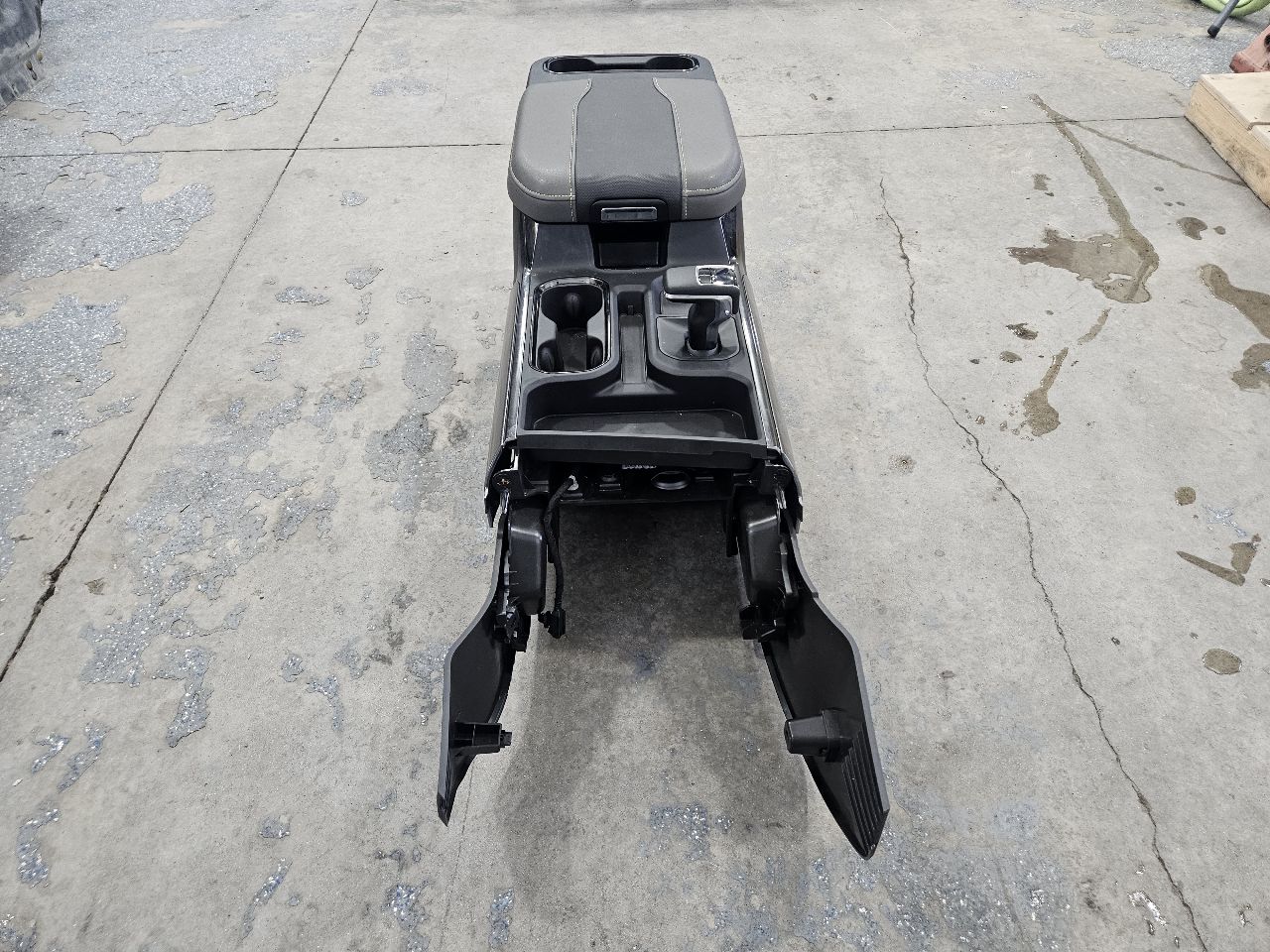 2024 SILVRDO15 ZR2 CENTER CONSOLE BLACK & GREY 31846 - image 5