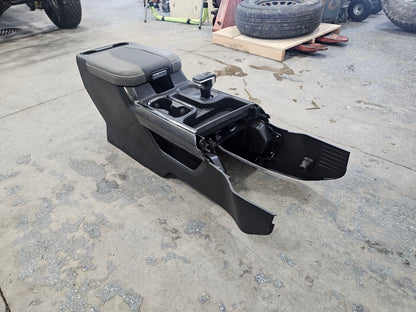 2024 SILVRDO15 ZR2 CENTER CONSOLE BLACK & GREY 31846 - image 7