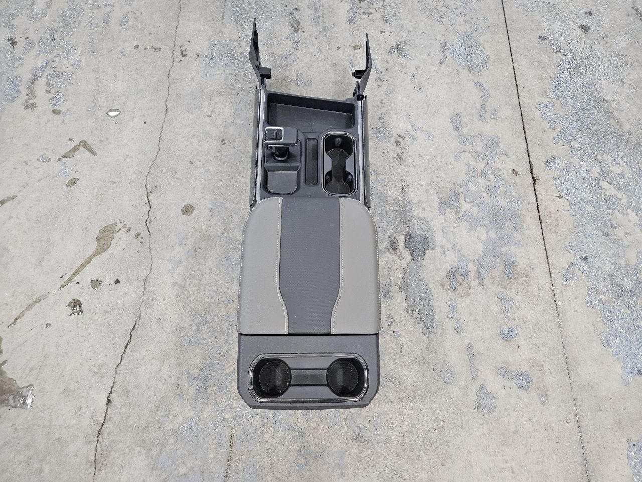 2024 SILVRDO15 ZR2 CENTER CONSOLE BLACK & GREY 31846 - image 9