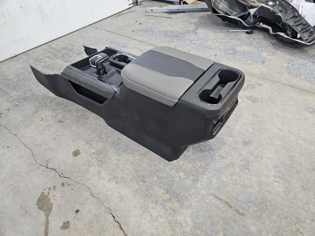 2024 SILVRDO15 ZR2 CENTER CONSOLE BLACK & GREY 31846 - image 3