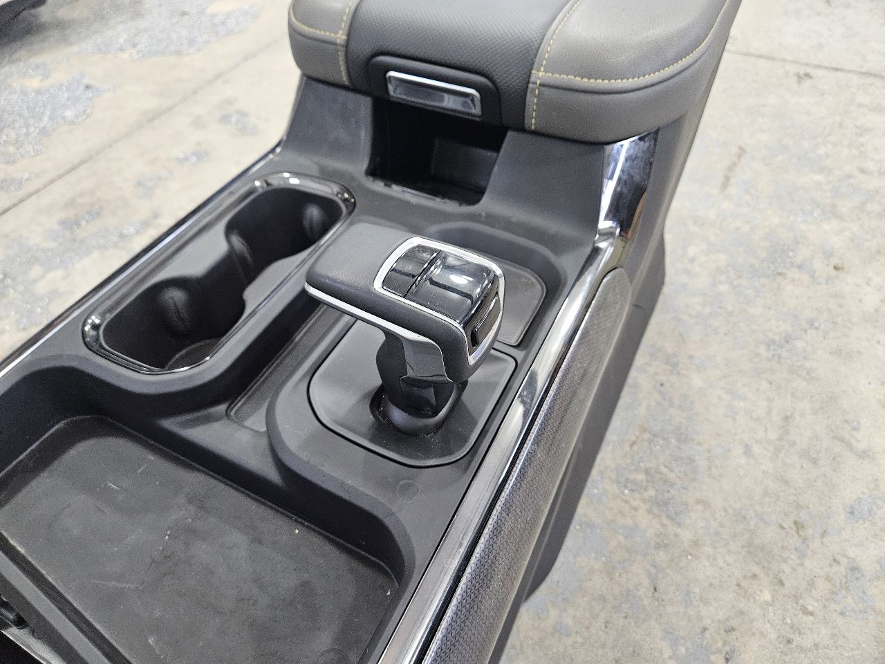 2024 SILVRDO15 ZR2 CENTER CONSOLE BLACK & GREY 31846 - image 10
