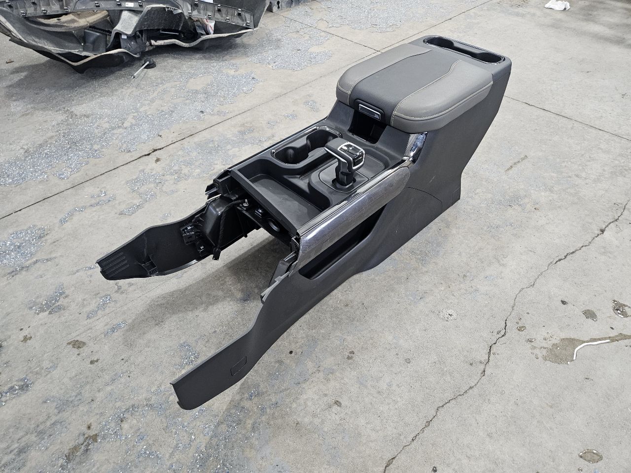2024 SILVRDO15 ZR2 CENTER CONSOLE BLACK & GREY 31846 - image 2