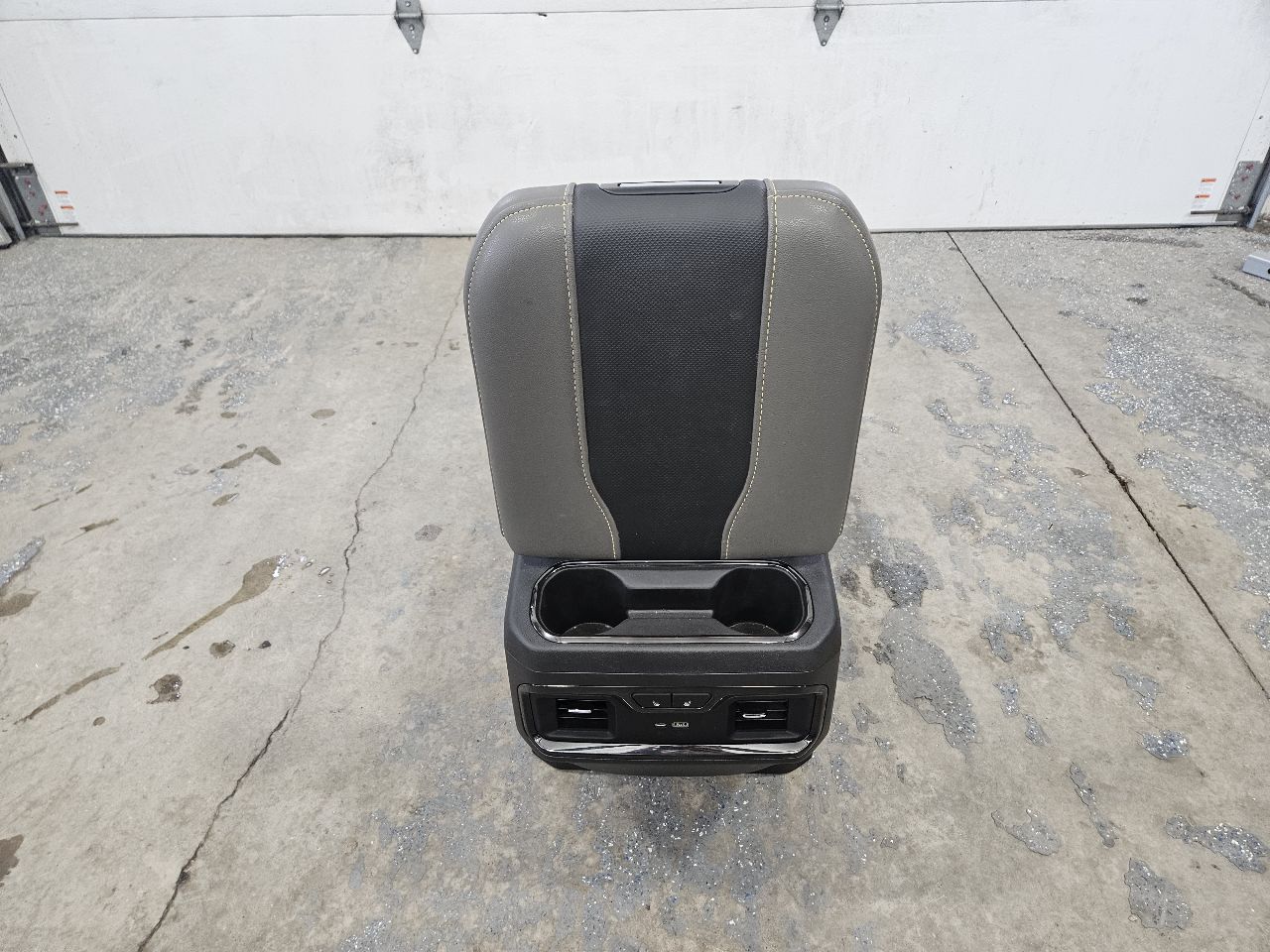 2024 SILVRDO15 ZR2 CENTER CONSOLE BLACK & GREY 31846 - image 11