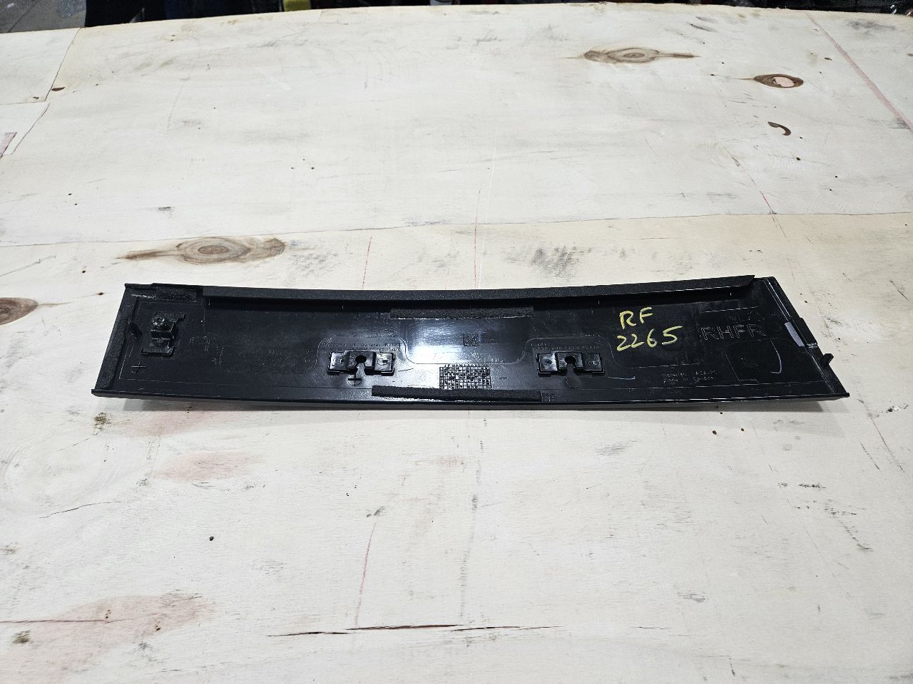 2024 SILVRDO15 FRONT RH DOOR APPLIQUE TRIM 84945503 31856 - image 1