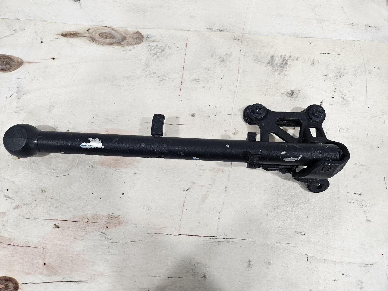 2024 SILVRDO15 AUXILIARY TAILGATE STEP ASSIST HANDL 31864 - image 1