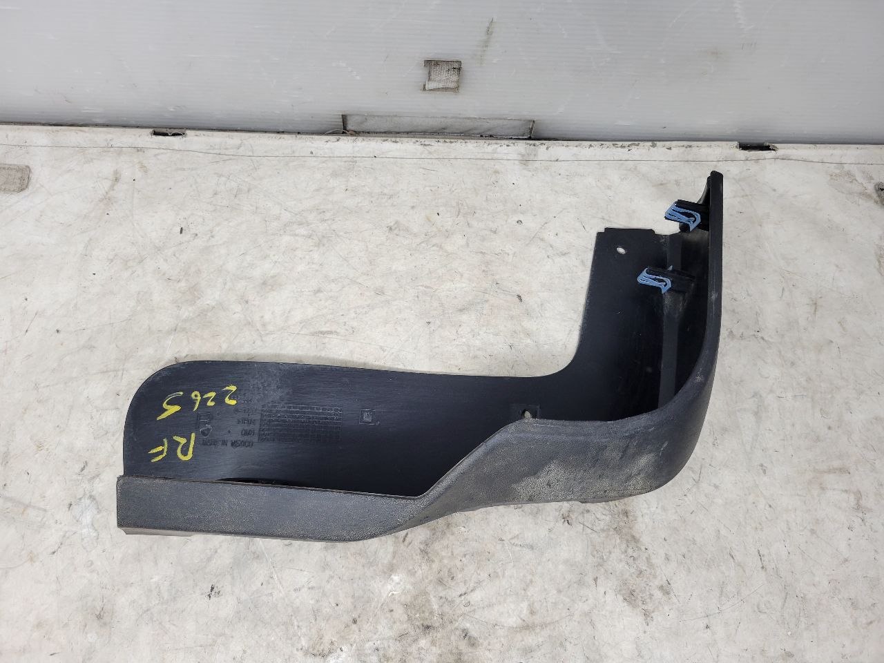 2024 SILVRDO15 RH FRONT WHEEL MUD SPLASH GUARD 31895 - image 2