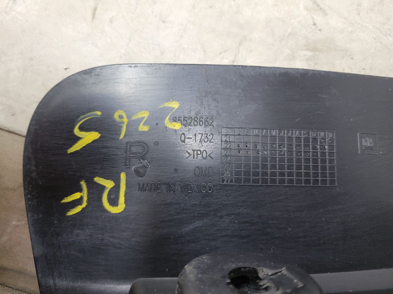 2024 SILVRDO15 RH FRONT WHEEL MUD SPLASH GUARD 31895 - image 9