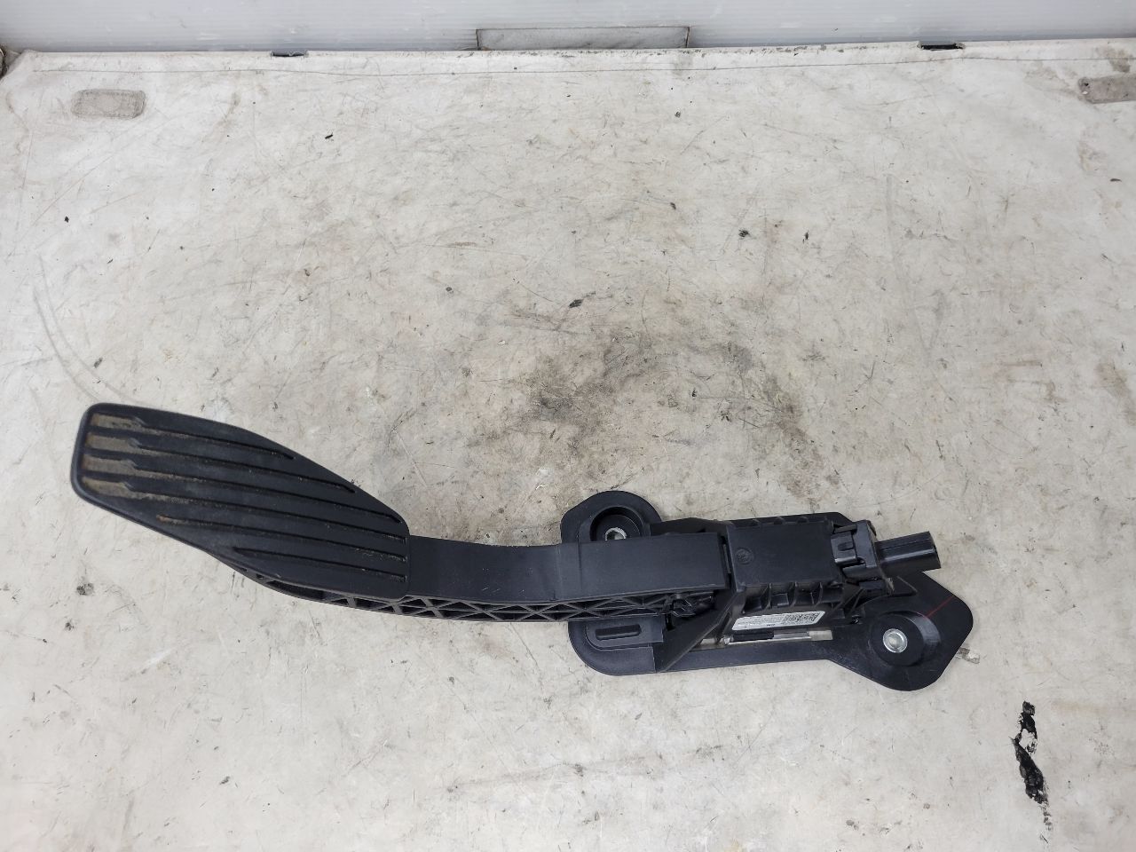 2024 SILVRDO15 GAS PEDAL THROTTLE POSITION 84024307 31896 - image 1