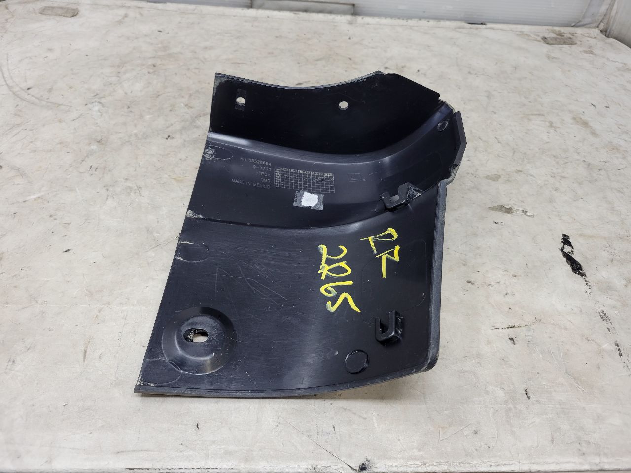 2024 SILVRDO15 RH REAR BED SPLASH GUARD 85528664 31897 - image 6