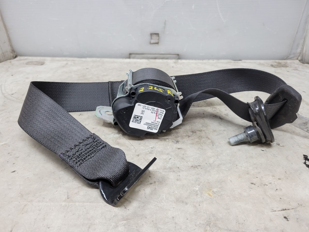2024 SILVRDO15 RH REAR SEAT BELT RETRACTOR BLACK 31903 - image 4