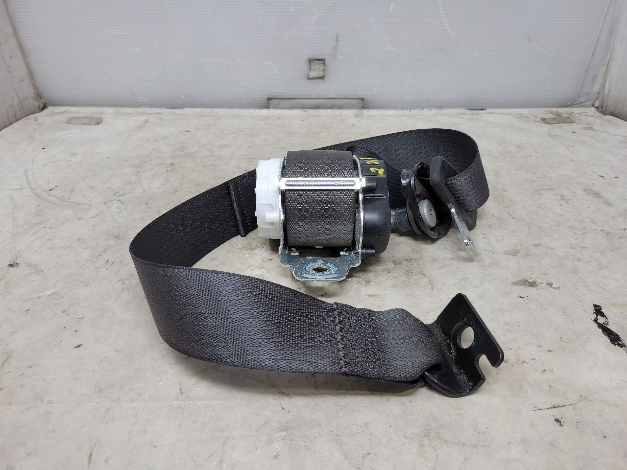 2024 SILVRDO15 RH REAR SEAT BELT RETRACTOR BLACK 31903 - image 5