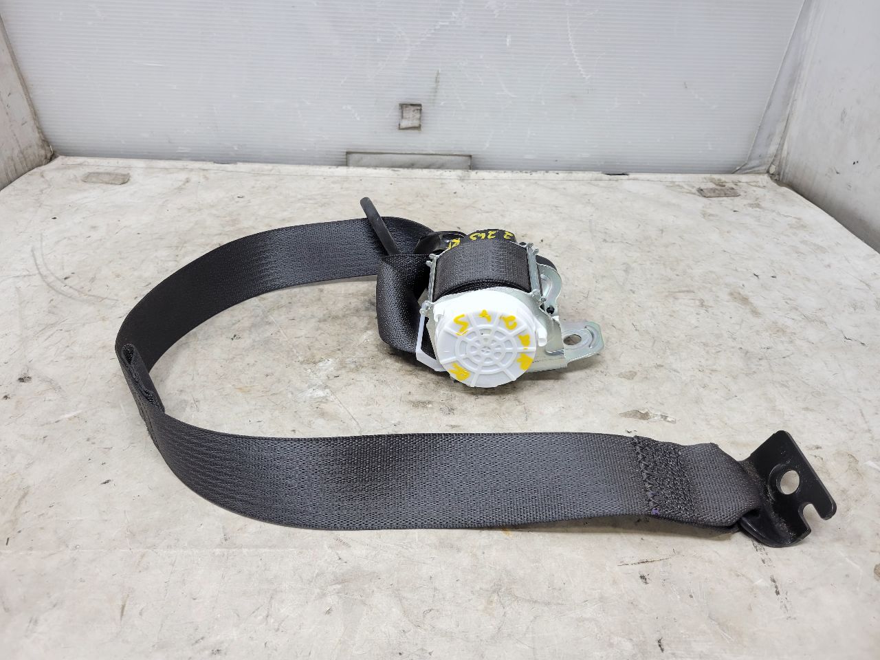 2024 SILVRDO15 RH REAR SEAT BELT RETRACTOR BLACK 31903 - image 6