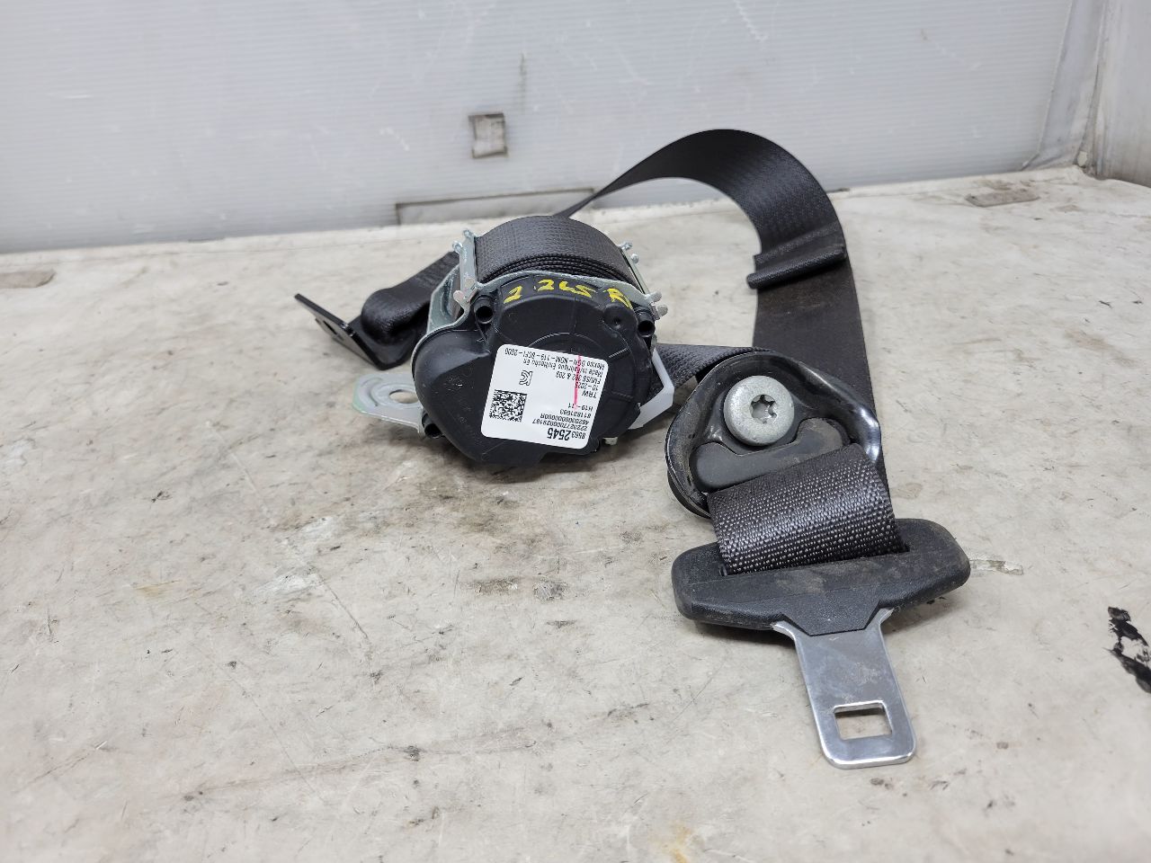2024 SILVRDO15 RH REAR SEAT BELT RETRACTOR BLACK 31903 - image 8