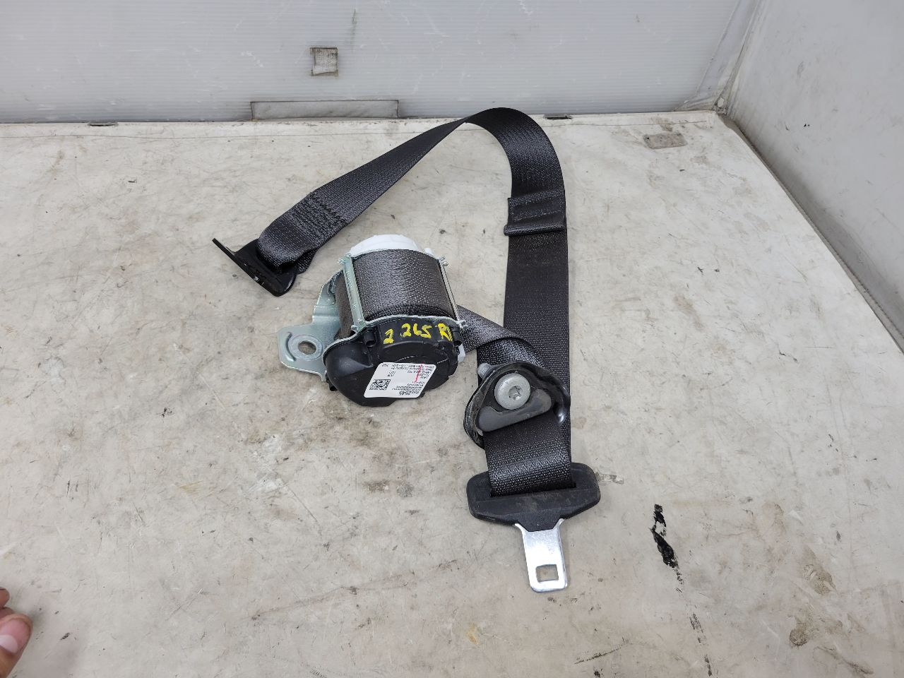 2024 SILVRDO15 RH REAR SEAT BELT RETRACTOR BLACK 31903 - image 9