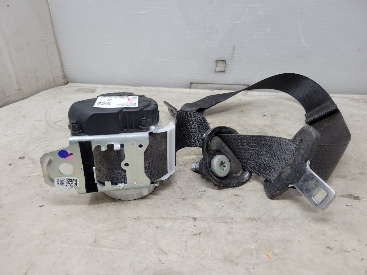 2024 SILVRDO15 RH REAR SEAT BELT RETRACTOR BLACK 31903 - image 11