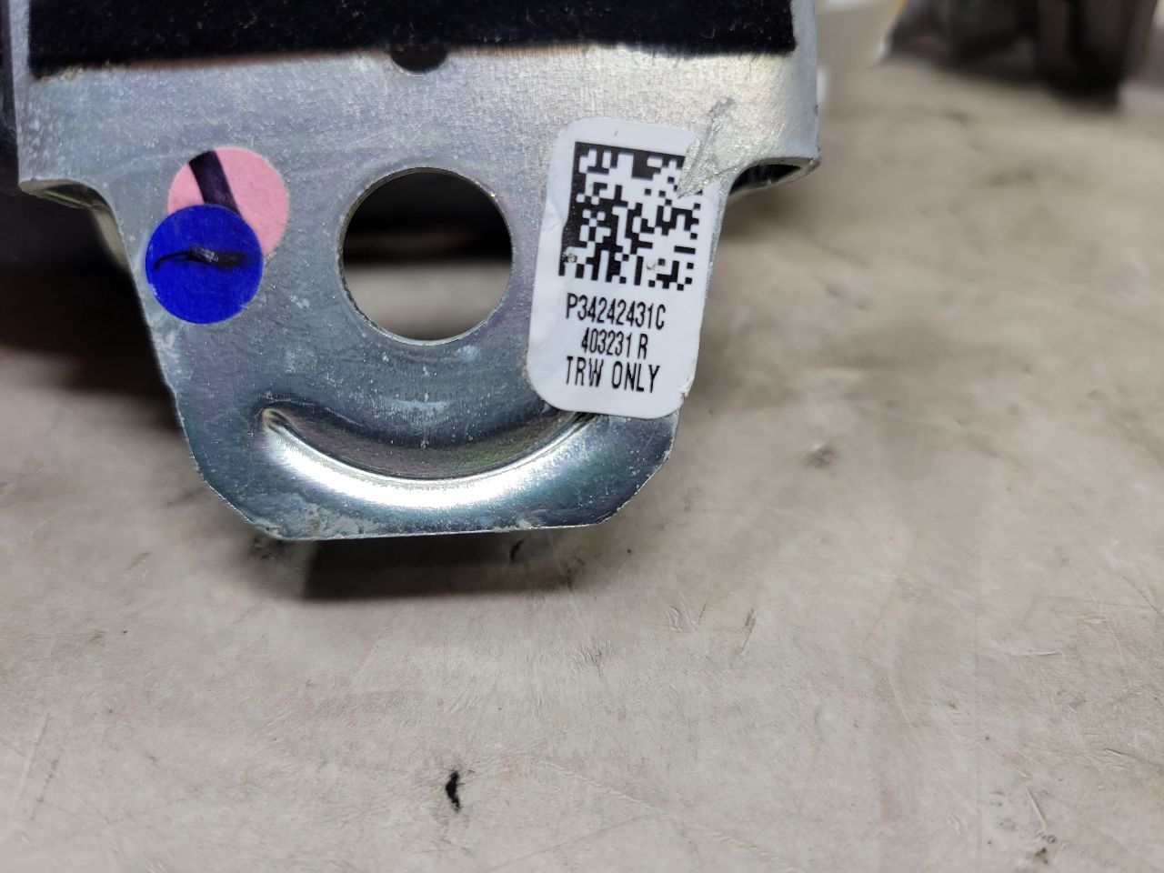2024 SILVRDO15 RH REAR SEAT BELT RETRACTOR BLACK 31903 - image 12