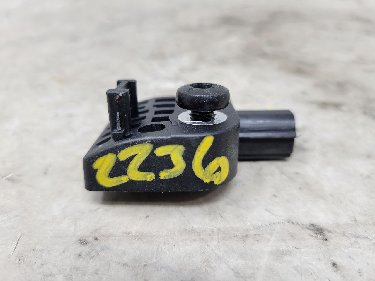 2019 ESCALADE OEM SRS CRASH SENSOR 26671010 31910 - image 1