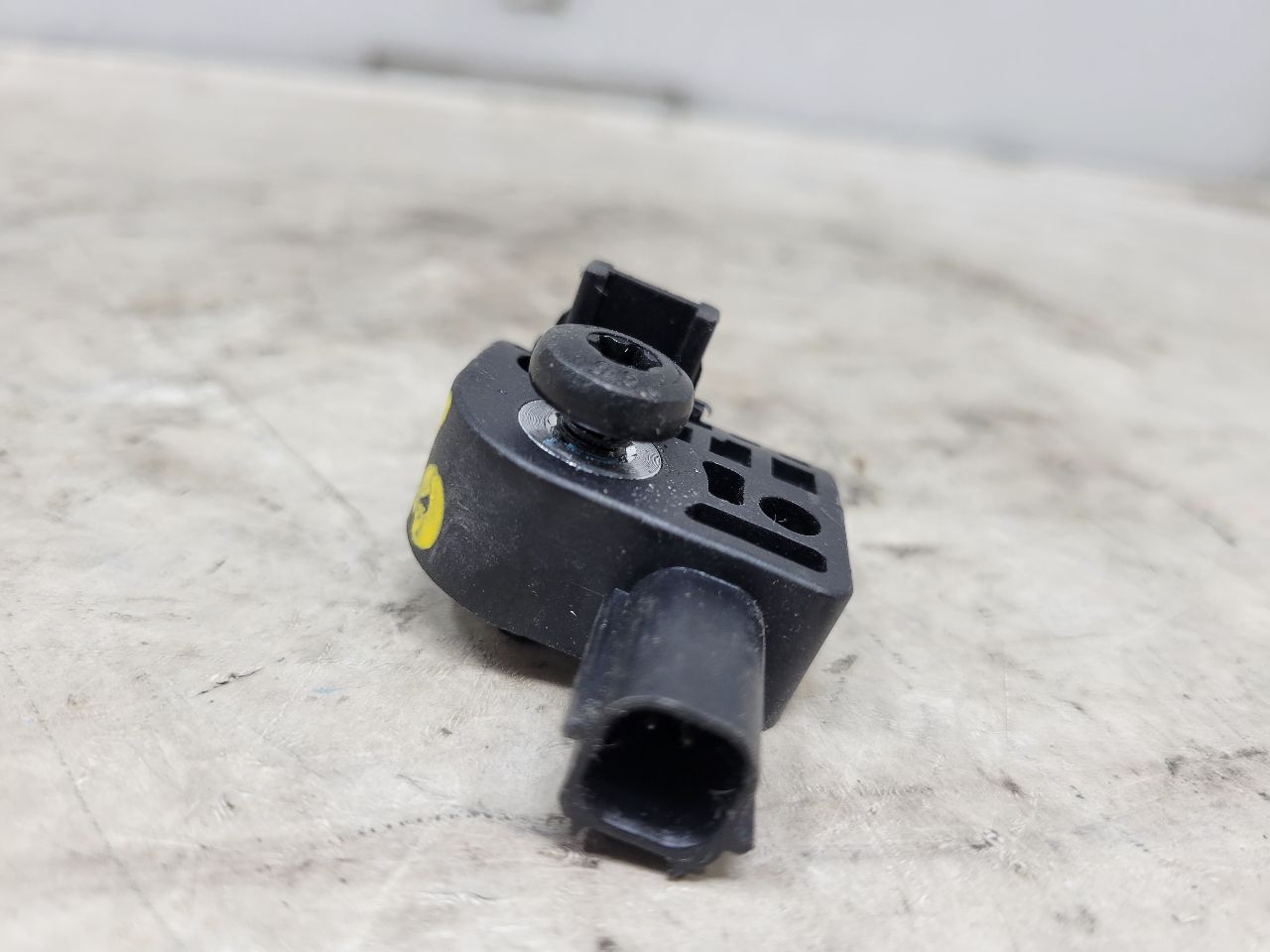 2019 ESCALADE OEM SRS CRASH SENSOR 26671010 31910 - image 5