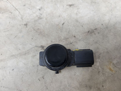 2018 CAMARO OEM GM BOSCH PARK SENSOR 52019544 31915 - image 1
