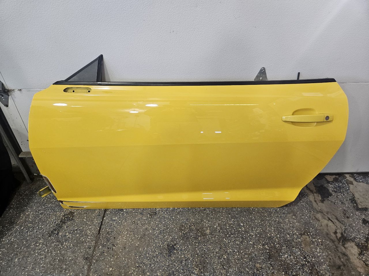 2010 CAMARO LH DOOR YELLOW FRONT CORNR 6D1 6S1.5 31922 - image 1