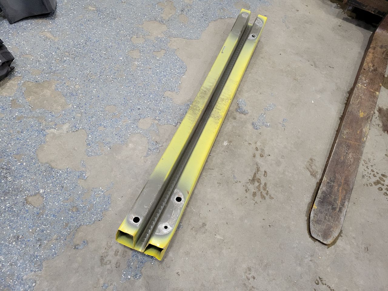 2010 CAMARO FRONT BUMPER REBAR REINFORCEMENT 31944 - image 9