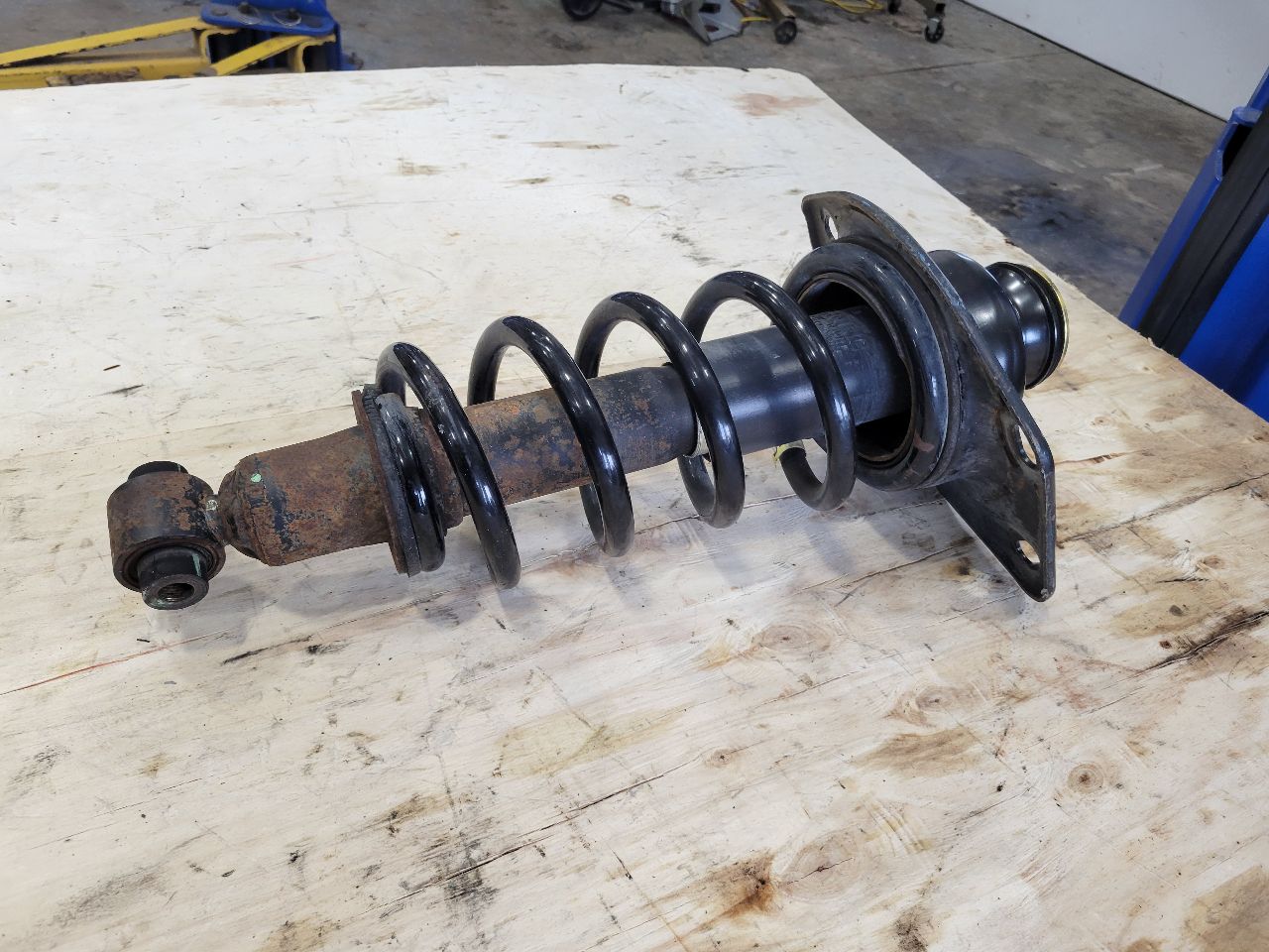 2010 CAMARO SS RH REAR STRUT FE3 26K MI 92195484 31953 - image 3