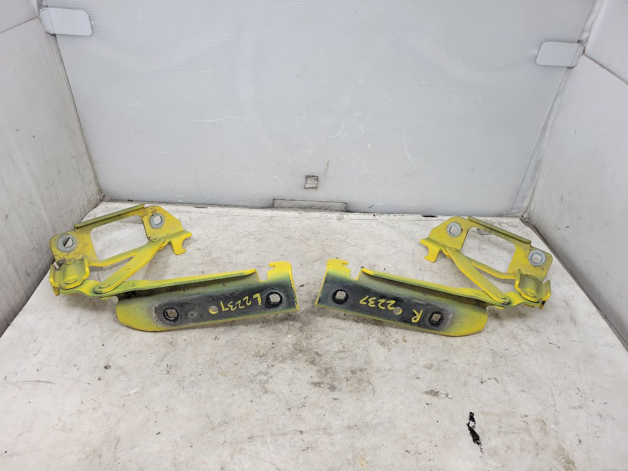 2010 CAMARO HOOD HINGES PAIR LH RH YELLOW 31961 - image 7