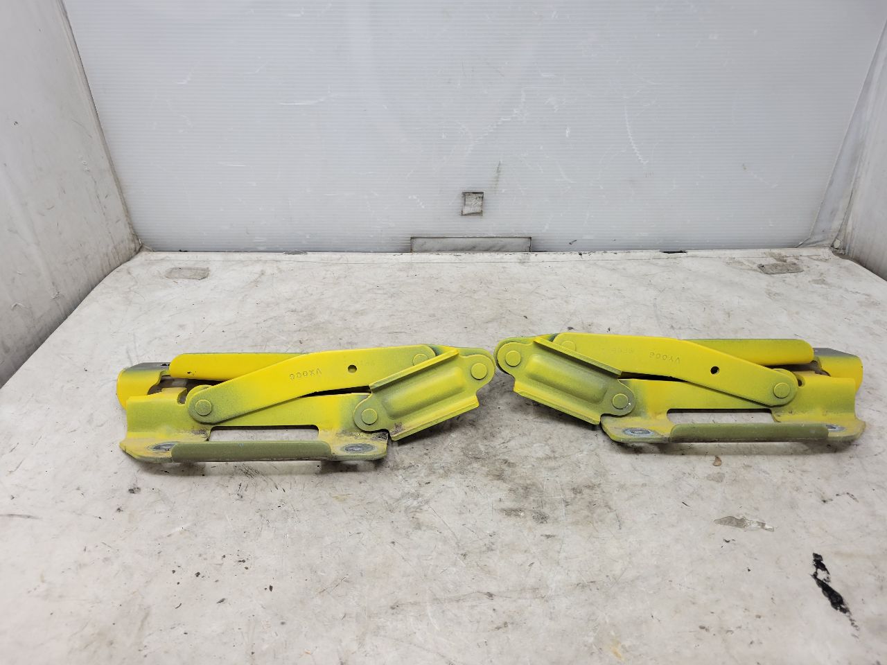 2010 CAMARO HOOD HINGES PAIR LH RH YELLOW 31961 - image 9