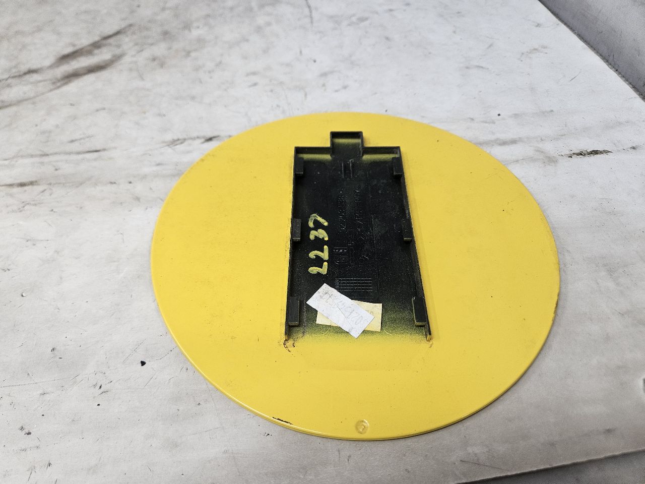 2010 CAMARO GAS TANK FUEL FILLER DOOR YELLOW 31988 - image 5