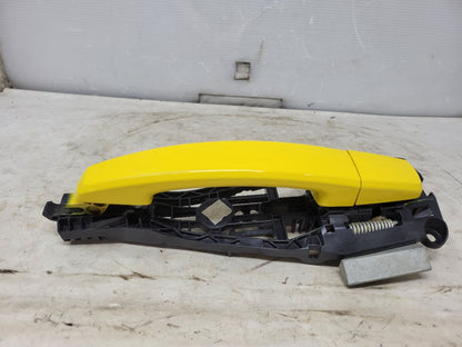 2010 CAMARO RH DOOR HANDLE W/BRACKET YELLOW 32005 - image 2