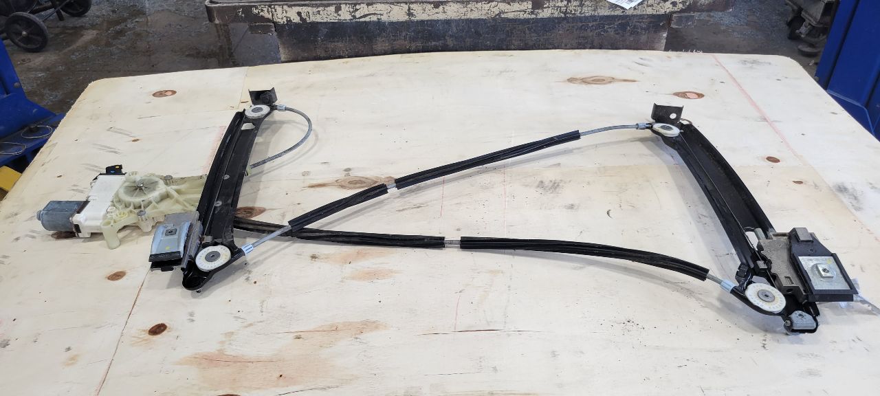 2010 CAMARO PASSENGER WINDOW REGULATOR & MOTOR 32017 - image 1