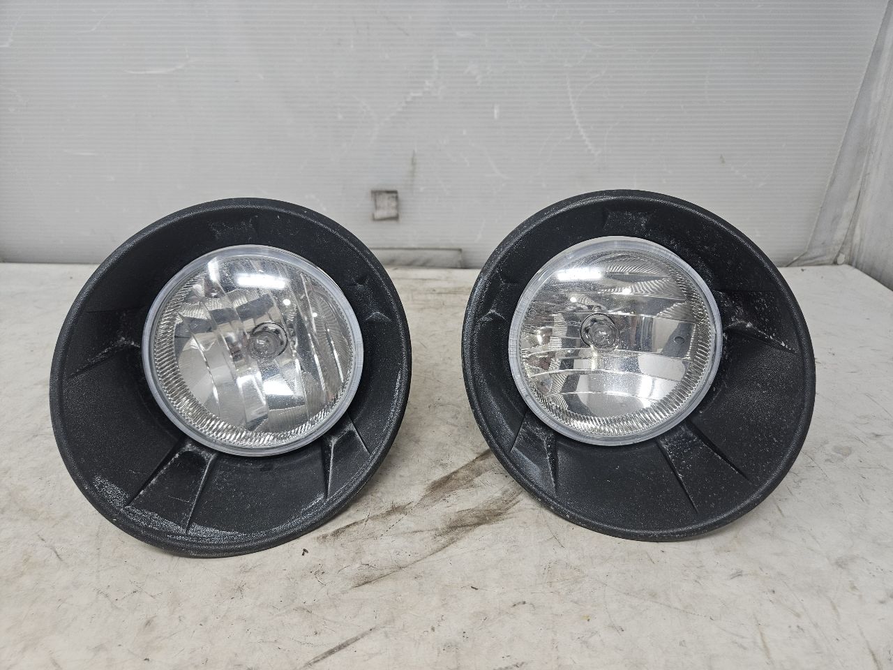 2010 CAMARO FOG LAMPS WITH BEZELS PAIR LH RH 32031 - image 6