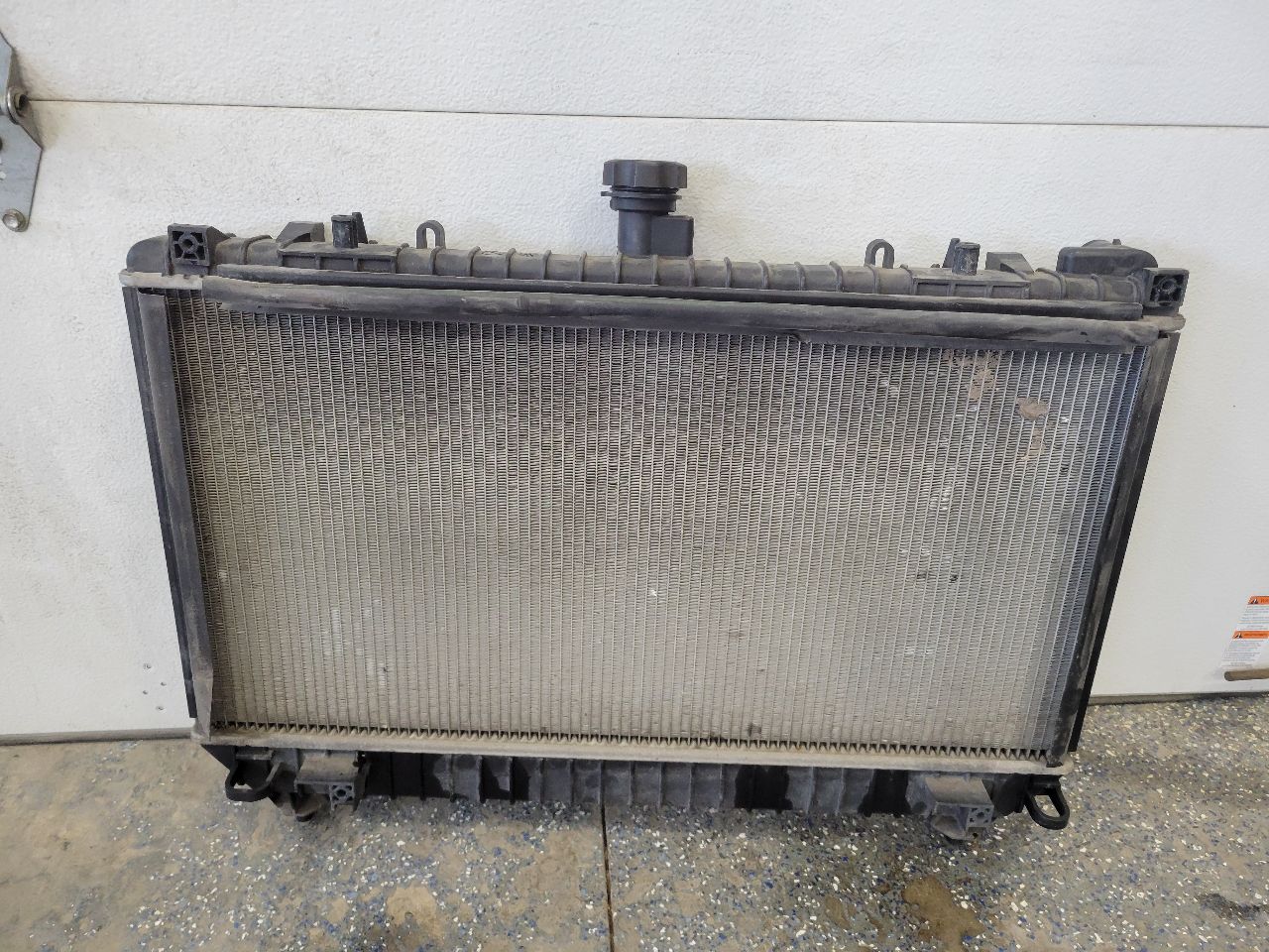 2010 CAMARO 6.2L SS RADIATOR 26K MILES 32042 - image 1
