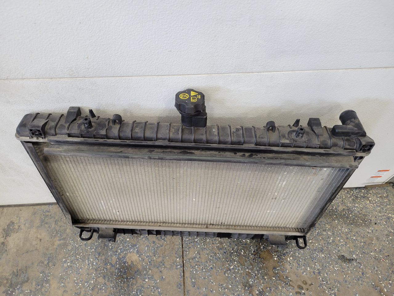 2010 CAMARO 6.2L SS RADIATOR 26K MILES 32042 - image 15