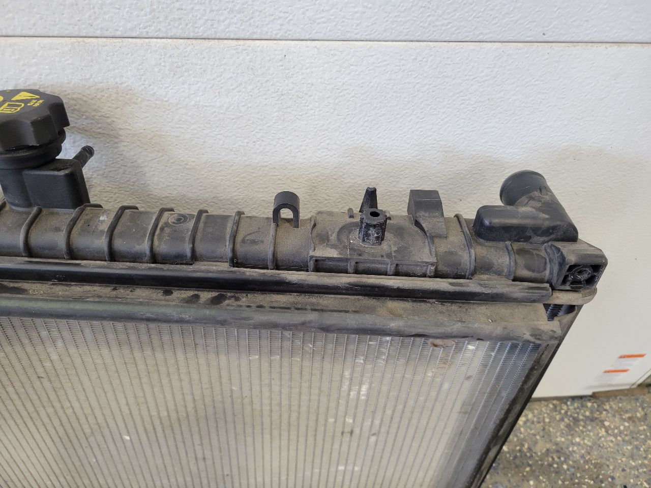 2010 CAMARO 6.2L SS RADIATOR 26K MILES 32042 - image 16