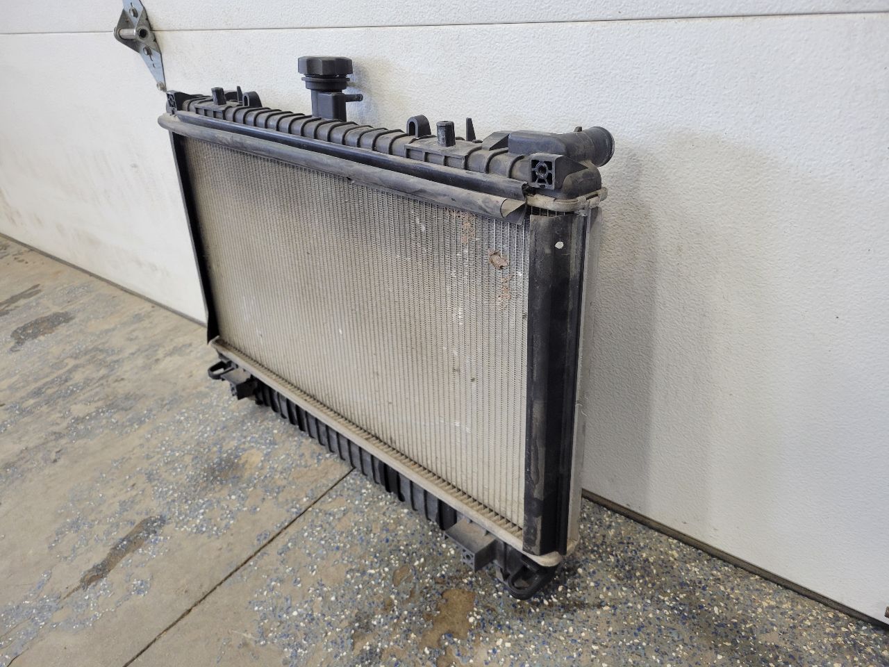 2010 CAMARO 6.2L SS RADIATOR 26K MILES 32042 - image 3