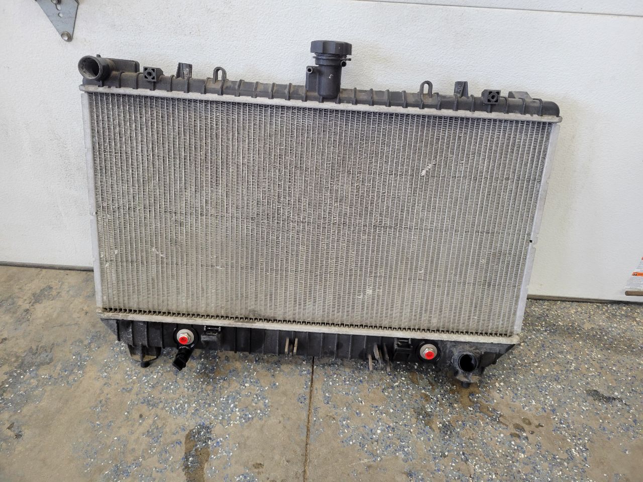 2010 CAMARO 6.2L SS RADIATOR 26K MILES 32042 - image 4