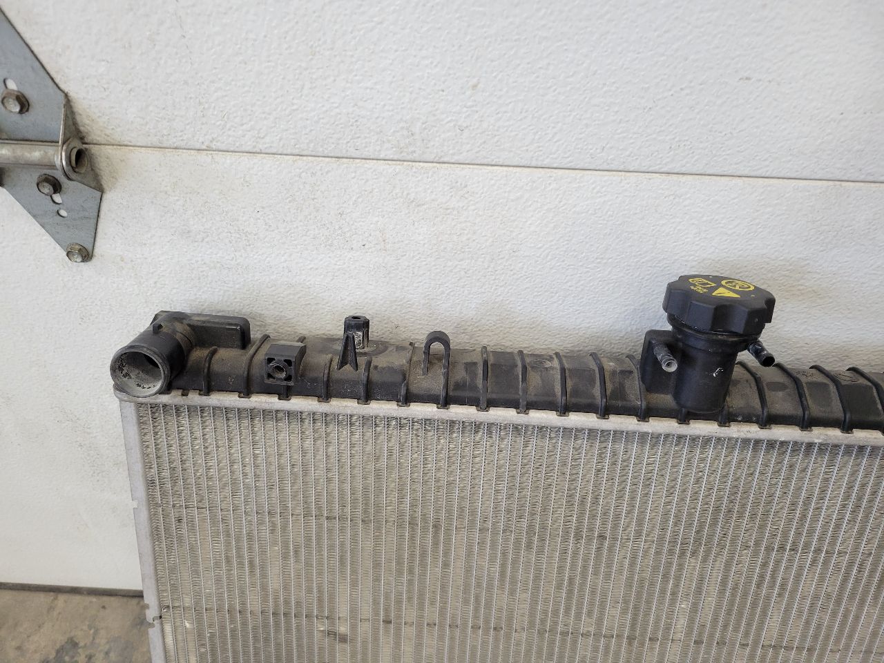 2010 CAMARO 6.2L SS RADIATOR 26K MILES 32042 - image 5